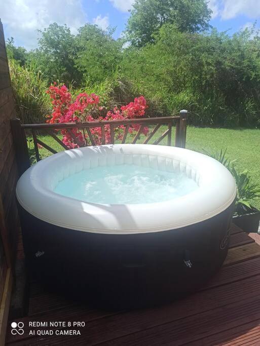 Ti-Case Appartement Jacuzzi A 100M De La Plage Sainte-Luce Exteriör bild